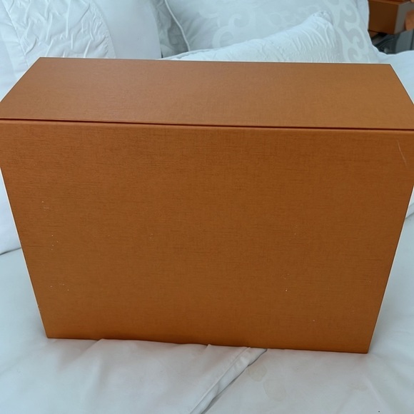 Large Louis Vuitton Empty Box - Picture 4 of 8